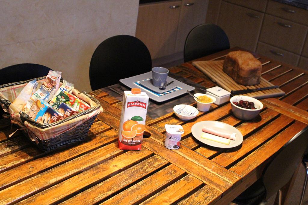 Bed and Breakfast Au Coeur Du Vignoble Sur Bursins Exterior foto