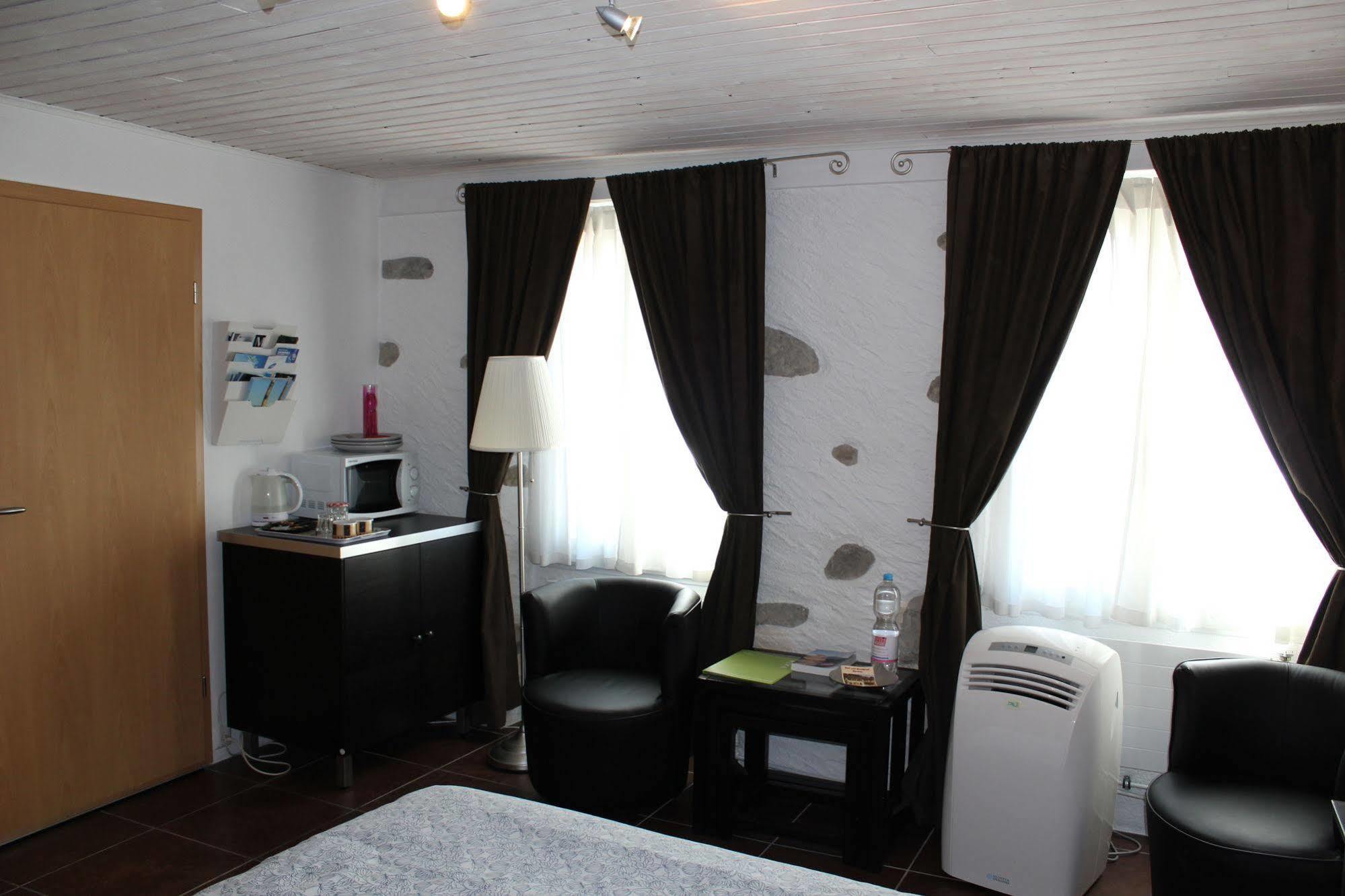 Bed and Breakfast Au Coeur Du Vignoble Sur Bursins Exterior foto