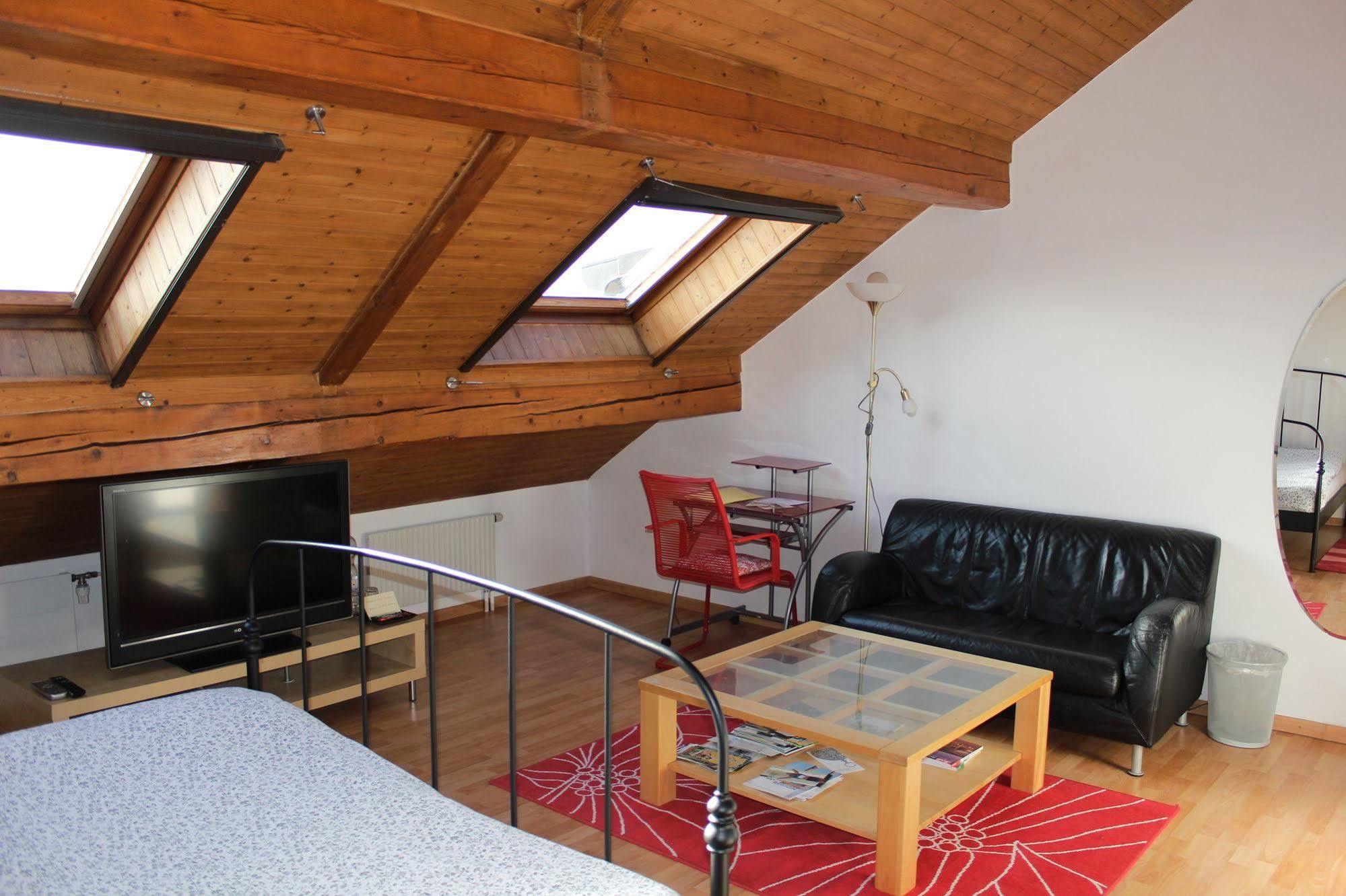 Bed and Breakfast Au Coeur Du Vignoble Sur Bursins Exterior foto